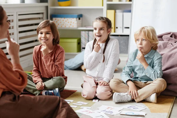 Children learning to read new words — Stock Photo, Image