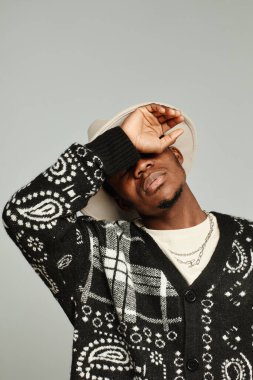 Erkek Siyah Moda Modeli