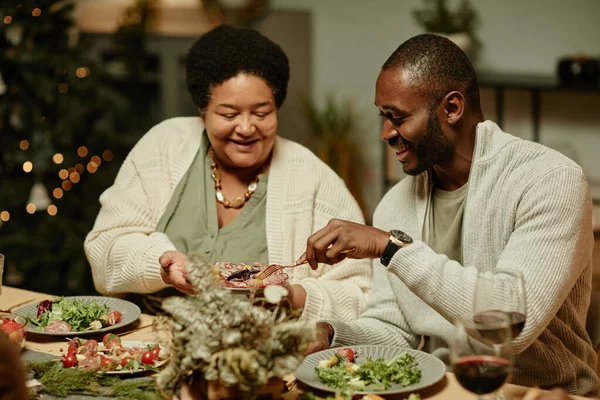Afro-Amerikaanse familie bij het diner — Stockfoto