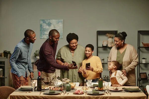 Familia afroamericana en Navidad —  Fotos de Stock