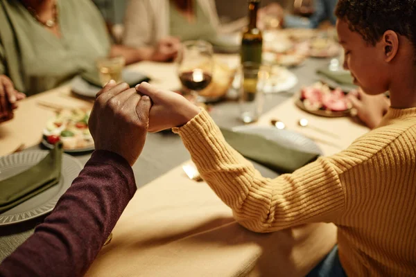 Diciendo Gracia en la Cena Primer plano — Foto de Stock