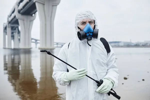 Lucrător dezinfectare în aer liber — Fotografie, imagine de stoc