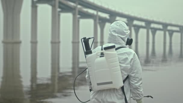 Medium Slowmo Portrait Male Scientist Wearing Chemical Suit Googles Respiratory — Stock Video