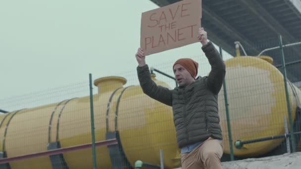Medium Slowmo Shot Determined Man Holding Cardboard Planet Poster Standing — Stock Video