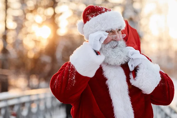Santa přinášejících dary — Stock fotografie