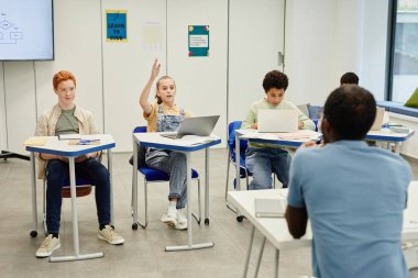 Sınıfta Cevap Veren Çocuklar