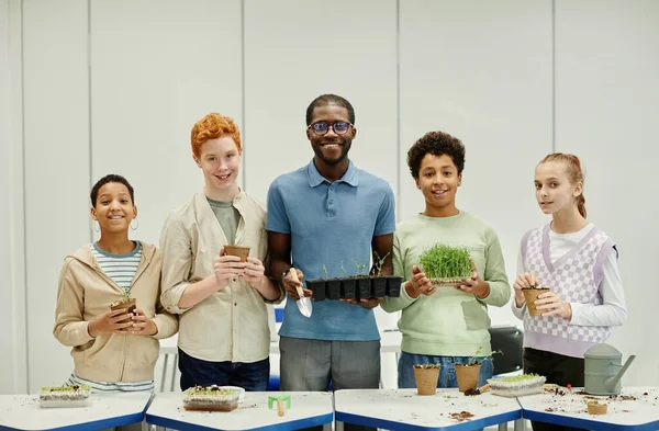 Group of Kids with Biology Teacher — Stock Photo, Image