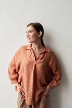 zarif bir genç kadının portresi