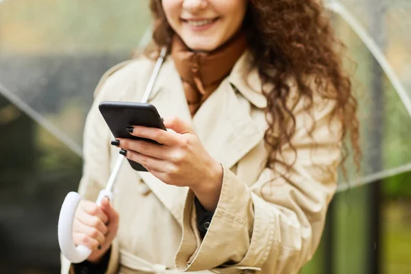 Young Woman with Smartphone Outdoors — Stock Photo, Image