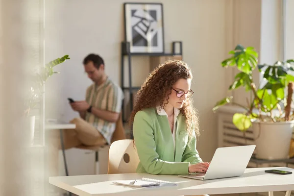 Man And Woman Working In Office — Stock Photo, Image