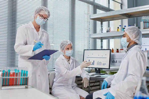 Doctors working in team at office