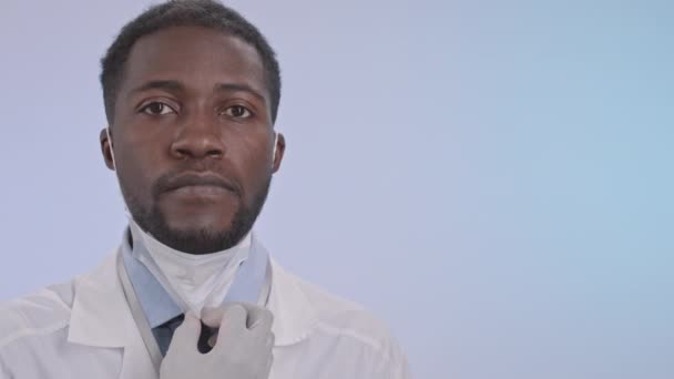 Pan Chest Slowmo Portrait Young African American Male Doctor White — Stock video