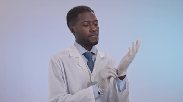 Medium Slowmo Studio Portrait Cheerful Young African American Male Doctor — Stok video