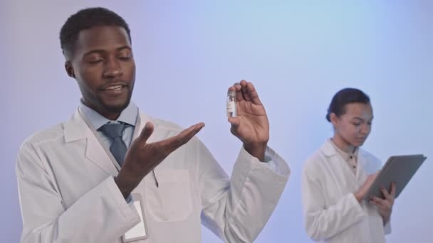 Medium Slowmo Shot Young African American Doctor White Lab Coat — Video Stock