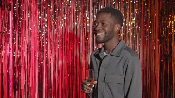 Medium Slowmo Shot Cheerful Young African American Man Raising Glass — Stock Video