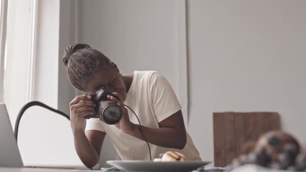 Medium Slowmo Shot Black Female Photographer Taking Photos Breakfast Table — Video