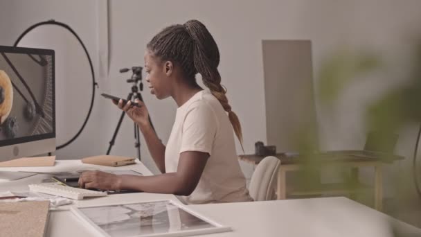 Medium Shot Black Female Photographer Recording Voice Message Smartphone While — Video Stock