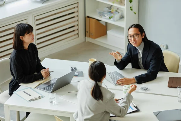 High Angle Portrait Asian Business Team Working Together Meeting Table — ストック写真