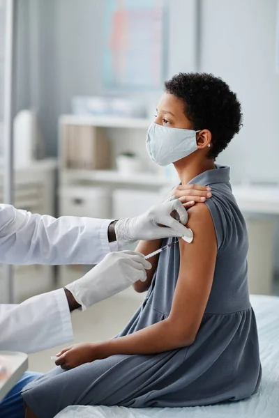 African American Girl Vaccinated — Stock Photo, Image