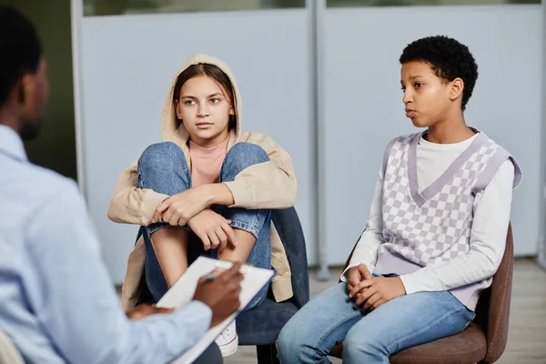Nastolatki w sesji terapeutycznej — Zdjęcie stockowe