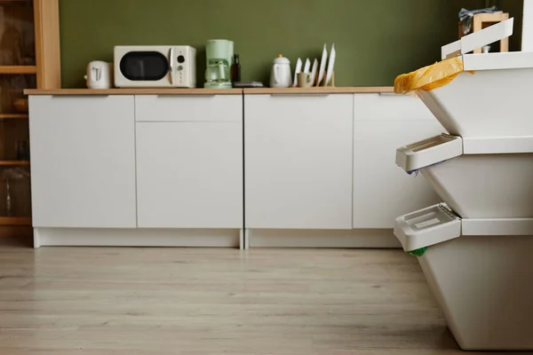 Smistamento cestini in cucina sfondo — Foto Stock