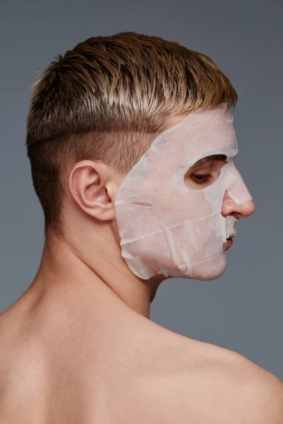 Yüz Maskesi Tarafı Görünümlü Adam — Stok fotoğraf