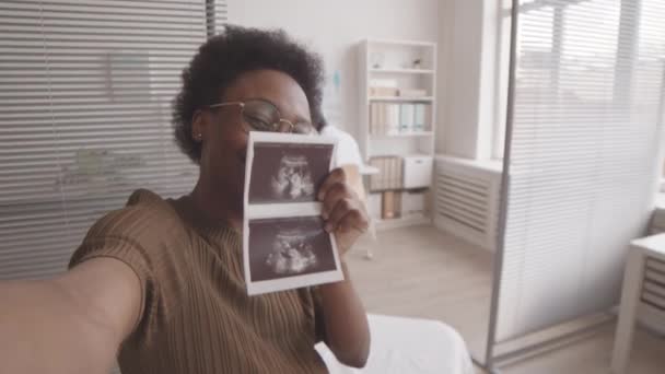 Handheld Pov Slowmo Shot Happy Young African American Pregnant Woman — Stock Video