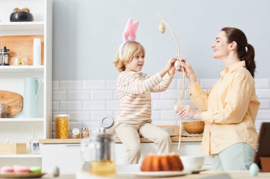 Aile Paskalya Dekorasyonu