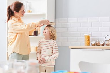 Küçük Oğul büyüyor.