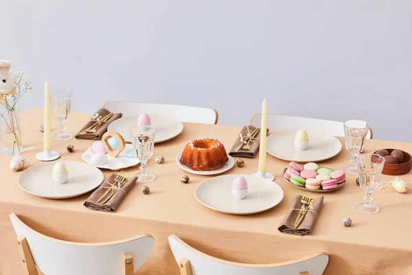 Elegantní jídelní stůl o Velikonocích — Stock fotografie