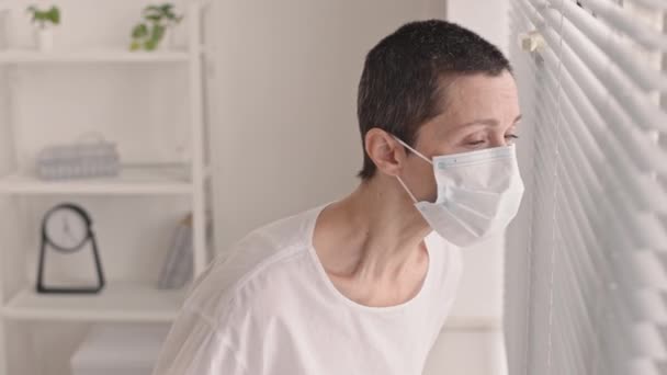 Pan Cintura Para Cima Lentidão Mulher Branca Madura Máscara Facial — Vídeo de Stock
