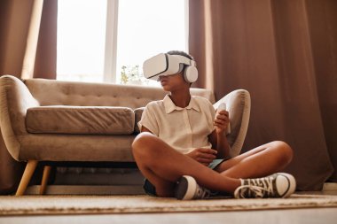 Afro-Amerikan Gençler Evlerinde VR Oyunları Oynuyor