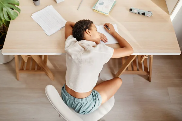 Kind slaapt bij huiswerk Top View — Stockfoto