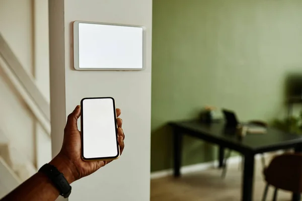 Minimal Close African American Man Holding Phone Blank Screen While — Stock Photo, Image