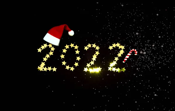 2022 'nin altın parıltılı ve basamaklı şenlikli koyu arkaplan. Yeni yıl 2022 konsepti. Yaratıcı kopyalama alanı. Yakın plan.