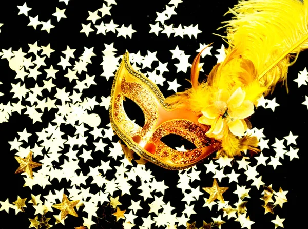 Goldene Karnevalsmaske Auf Dunklem Hintergrund Mit Funkeln Silvester 2022 Oder — Stockfoto