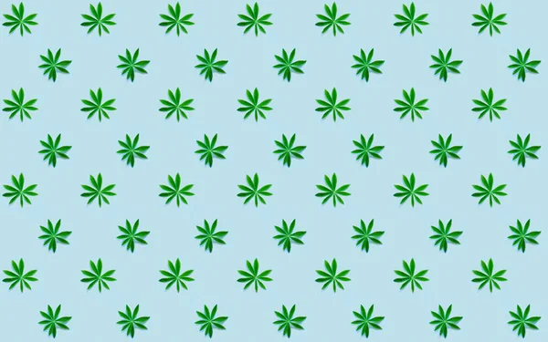 Mavi arkaplanda yeşil yaprak deseni var. Yaz Renkleri Moda 2022, dikkat çekici Paletler. Mevsimsel projeler ve temel tasarımlar için yaratıcı kopya alanı. Yakın plan.