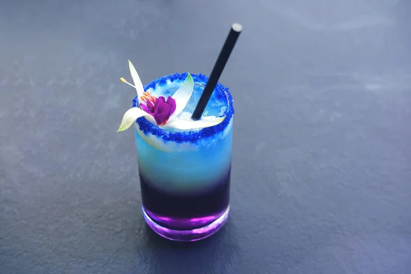 Lavander Fizz Cocktail Based Refreshing Gin Saffron Foam Lavender Color — Photo