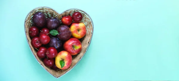 Fruit Jewish New Year Red Apples Plums Straw Basket Made — ストック写真
