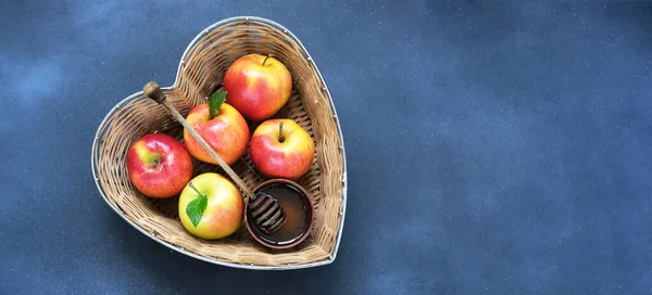 Red Apples Honey Straw Basket Made Shape Heart Dark Blue — Stockfoto