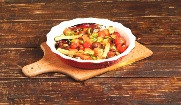 Grilled Mushrooms Vegetables Ceramic Bowl Wooden Background Environmentally Friendly Menu — Stockfoto