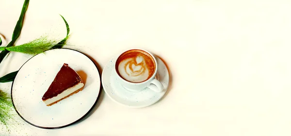 Шоколадный Чизкейк Чашка Кофе Светлом Фоне Утренний Завтрак Время Проведенное — стоковое фото