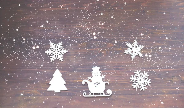 Vánoční Ozdoby Dřevěném Pozadí Sněhovými Vločkami Koncept Pro Slavnostní Zázemí — Stock fotografie