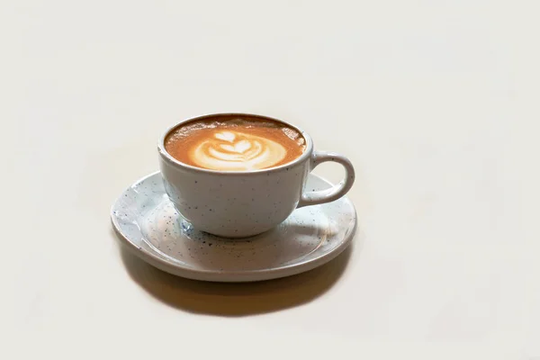 Varmt Kaffe Med Latte Konst Keramik Vit Kopp Och Tefat — Stockfoto