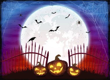 Mor ve kırmızı ay arka planında çitin yanında bir çift balkabağı. Fenerler, yarasalar ve örümceklerle dolu tatil kartı. Tatil tasarımı, dekorasyon, kartlar, afiş için karikatür biçimi