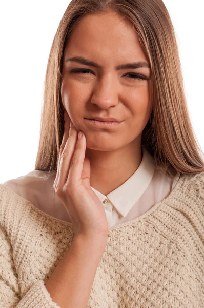Красивая женщина страдает от зубной боли — стоковое фото