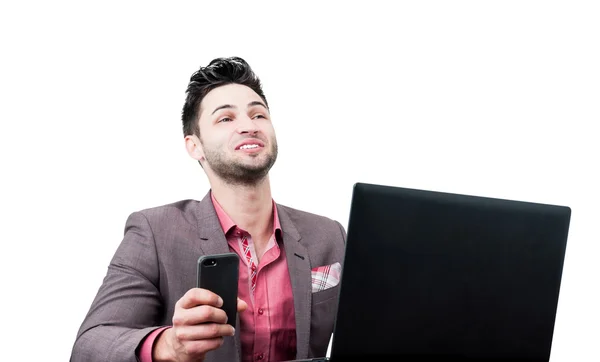 Hombre de negocios riendo y sosteniendo un phon inteligente — Foto de Stock