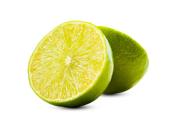 Limão cortado em dois, isolado em backgroun branco — Fotografia de Stock