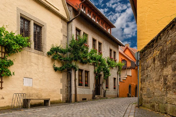 Rothenburg ob der Tauber, Almanya 'da Nuremberg yakınlarında eski bir ortaçağ kasabası..