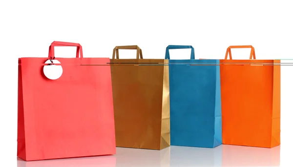 色彩斑斓的购物袋，白色背景 — 图库照片